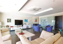 Distinctive 3 or 4  bedroom villa with pool, potential guest suite & amazing grounds.