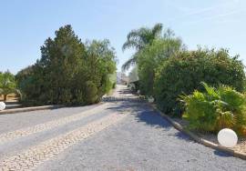 Distinctive 3 or 4  bedroom villa with pool, potential guest suite & amazing grounds.