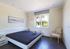 Distinctive 3 or 4  bedroom villa with pool, potential guest suite & amazing grounds.