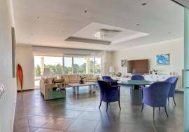 Distinctive 3 or 4  bedroom villa with pool, potential guest suite & amazing grounds.