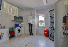 Distinctive 3 or 4  bedroom villa with pool, potential guest suite & amazing grounds.