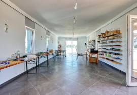 Distinctive 3 or 4  bedroom villa with pool, potential guest suite & amazing grounds.