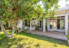 Detached 3 bedroom villa, 1 bedroom annex & pool in private estate near Moncarapacho.