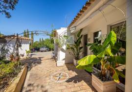 Detached 3 bedroom villa, 1 bedroom annex & pool in private estate near Moncarapacho.