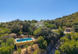 Detached 3 bedroom villa, 1 bedroom annex & pool in private estate near Moncarapacho.