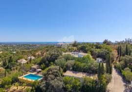 Detached 3 bedroom villa, 1 bedroom annex & pool in private estate near Moncarapacho.