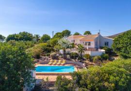 Elevated, detached 3 bedroom villa with pool & amazing sea view, Near Moncarapacho