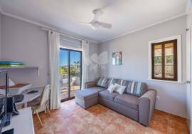 Detached 3 bedroom country villa with large pool, garage / studio & garden.  Near Olhão