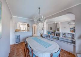 Detached 3 bedroom country villa with large pool, garage / studio & garden.  Near Olhão