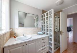 Detached 3 bedroom country villa with large pool, garage / studio & garden.  Near Olhão