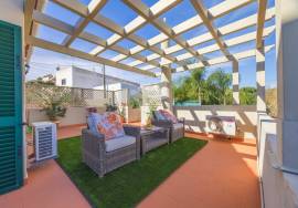 Detached 3 bedroom country villa with large pool, garage / studio & garden.  Near Olhão