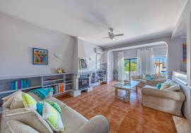 Detached 3 bedroom country villa with large pool, garage / studio & garden.  Near Olhão