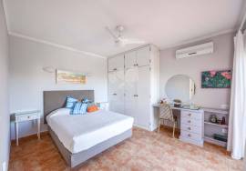 Detached 3 bedroom country villa with large pool, garage / studio & garden.  Near Olhão