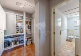 Detached 3 bedroom country villa with large pool, garage / studio & garden.  Near Olhão