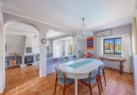 Detached 3 bedroom country villa with large pool, garage / studio & garden.  Near Olhão