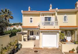 End of terrace 3 bedroom townhouse, walking distance to all amenities / facilities in São Brás de Alportel