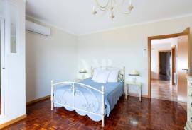 4 Bedroom Apartment with Sea View, Quarteira