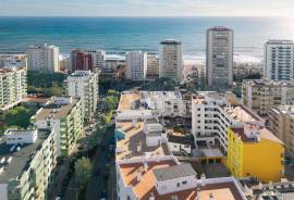 4 Bedroom Apartment with Sea View, Quarteira