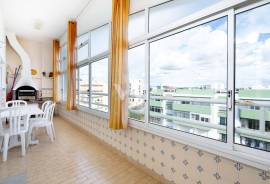 4 Bedroom Apartment with Sea View, Quarteira