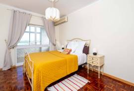 4 Bedroom Apartment with Sea View, Quarteira