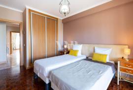 4 Bedroom Apartment with Sea View, Quarteira
