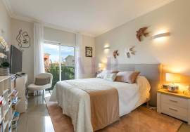 Modern 2 Bedroom Bayview Village Apartment with Panoramic Golf Views on Boavista Golf & Spa, Lagos