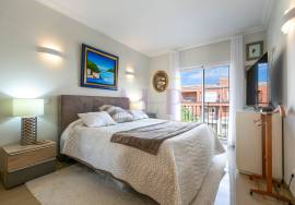 Modern 2 Bedroom Bayview Village Apartment with Panoramic Golf Views on Boavista Golf & Spa, Lagos