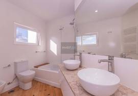 2 Bedroom Apartment with Garage, Private Garden and Stunning Views – Caxias, between Lisbon, Oeiras and Cascais