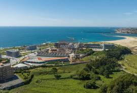 1+1 Bedroom Apartment in Canidelo: Stunning Views and Proximity to the Beach