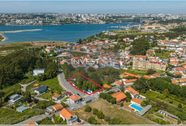 1+1 Bedroom Apartment in Canidelo: Stunning Views and Proximity to the Beach