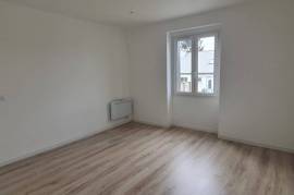 Flats / Apartments for rent - 3 rooms - 73 m2 - LA TRINITE PORHOET - (56490)
