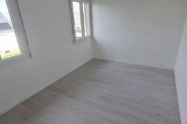 Flats / Apartments for rent - 3 rooms - 73 m2 - LA TRINITE PORHOET - (56490)