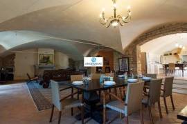 Rustic farmhouse Sant Pau of high standing with 16 hectares of land and apartments with rural tourism activity permit.