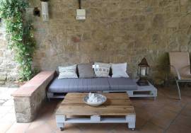 Luxury sixteenth-century farmhouse with a 12th-century Romanesque hermitage in Banyoles (Girona)