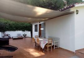 Luxury sixteenth-century farmhouse with a 12th-century Romanesque hermitage in Banyoles (Girona)