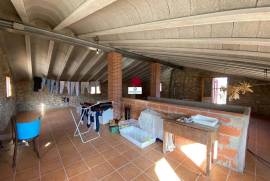 Cataloged farmhouse with 11 hectares and main building completely renovated of 500 m2 with character and noble materials and 11 hectares in Mont-Ral (Tarragona) Cataloged farmhouse with 11 hectares and main building completely renovated of 500 m2 with character and noble materials and 11 hectares in Mont-Ral (Tarragona)