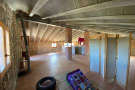 Cataloged farmhouse with 11 hectares and main building completely renovated of 500 m2 with character and noble materials and 11 hectares in Mont-Ral (Tarragona) Cataloged farmhouse with 11 hectares and main building completely renovated of 500 m2 with character and noble materials and 11 hectares in Mont-Ral (Tarragona)