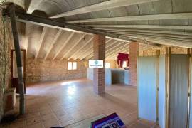 Cataloged farmhouse with 11 hectares and main building completely renovated of 500 m2 with character and noble materials and 11 hectares in Mont-Ral (Tarragona) Cataloged farmhouse with 11 hectares and main building completely renovated of 500 m2 with character and noble materials and 11 hectares in Mont-Ral (Tarragona)