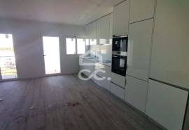 T-2 type apartment in the center of Pataias/Alcobaça. T-2 type apartment in the center of Pataias/Alcobaça.