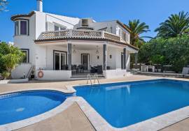 Almancil – Traditional 3-bedroom villa with pool and garage Almancil – Traditional 3-bedroom villa with pool and garage