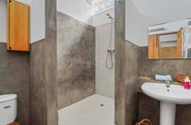 Tavira - Riverside property with 3-bedroom apartment & commercial space Tavira - Riverside property with 3-bedroom apartment & commercial space