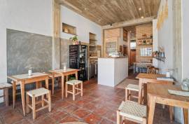 Tavira - Riverside property with 3-bedroom apartment & commercial space Tavira - Riverside property with 3-bedroom apartment & commercial space