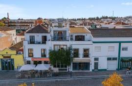 Tavira - Riverside property with 3-bedroom apartment & commercial space Tavira - Riverside property with 3-bedroom apartment & commercial space