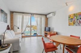 Tavira - Riverside property with 3-bedroom apartment & commercial space