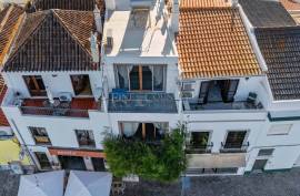 Tavira - Riverside property with 3-bedroom apartment & commercial space Tavira - Riverside property with 3-bedroom apartment & commercial space