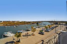 Tavira - Riverside property with 3-bedroom apartment & commercial space Tavira - Riverside property with 3-bedroom apartment & commercial space