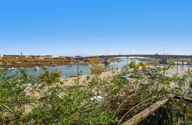 Tavira - Riverside property with 3-bedroom apartment & commercial space Tavira - Riverside property with 3-bedroom apartment & commercial space