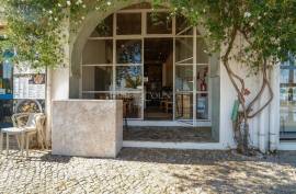 Tavira - Riverside property with 3-bedroom apartment & commercial space Tavira - Riverside property with 3-bedroom apartment & commercial space