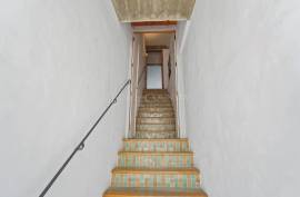 Tavira - Riverside property with 3-bedroom apartment & commercial space Tavira - Riverside property with 3-bedroom apartment & commercial space