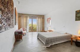 Tavira - Riverside property with 3-bedroom apartment & commercial space Tavira - Riverside property with 3-bedroom apartment & commercial space